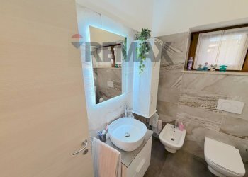 Bagno - Independent house Via Monte Nero
 
13, Arona - photo 38