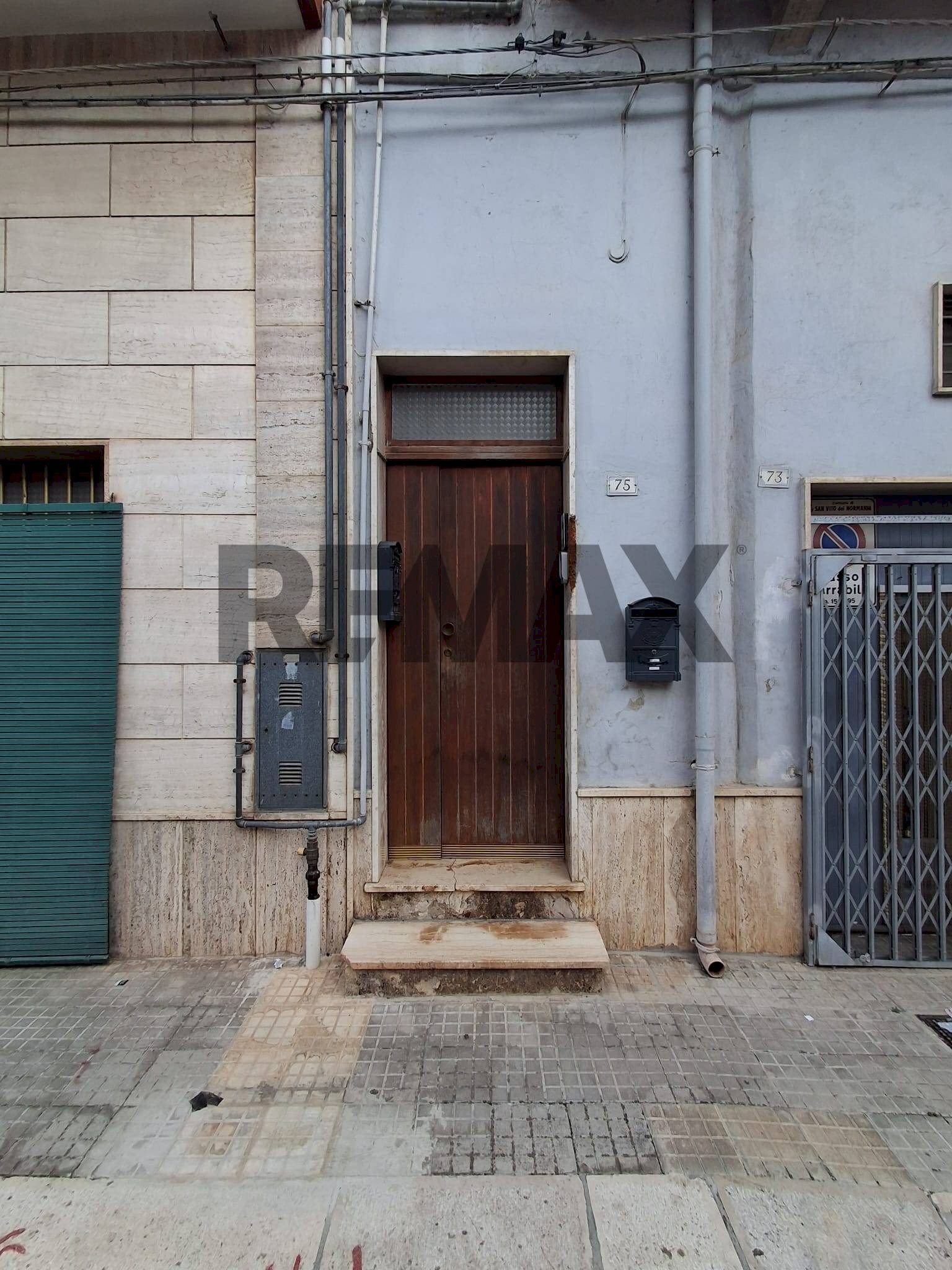 Edificio all\'aperto - Casa indipendente via isonzo
 
77, San Vito dei Normanni - foto 1