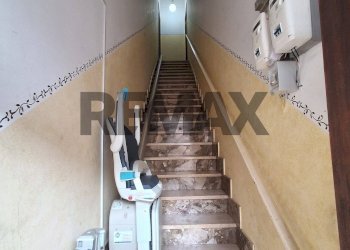 Scale - Casa indipendente via isonzo
77, San Vito dei Normanni - foto 3