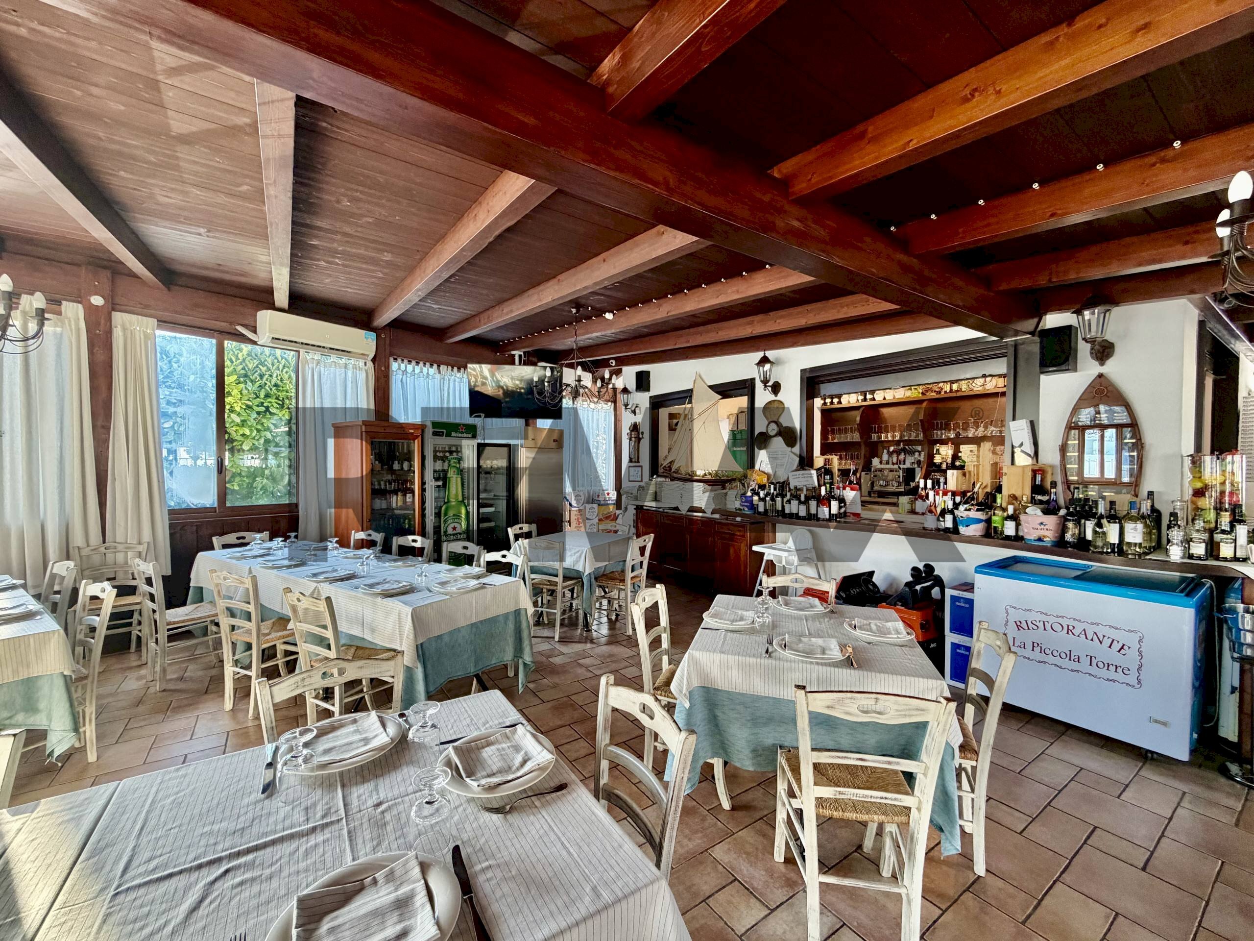 Sala da pranzo - Commercial Premises via della torre
 
16, Carovigno - photo 1