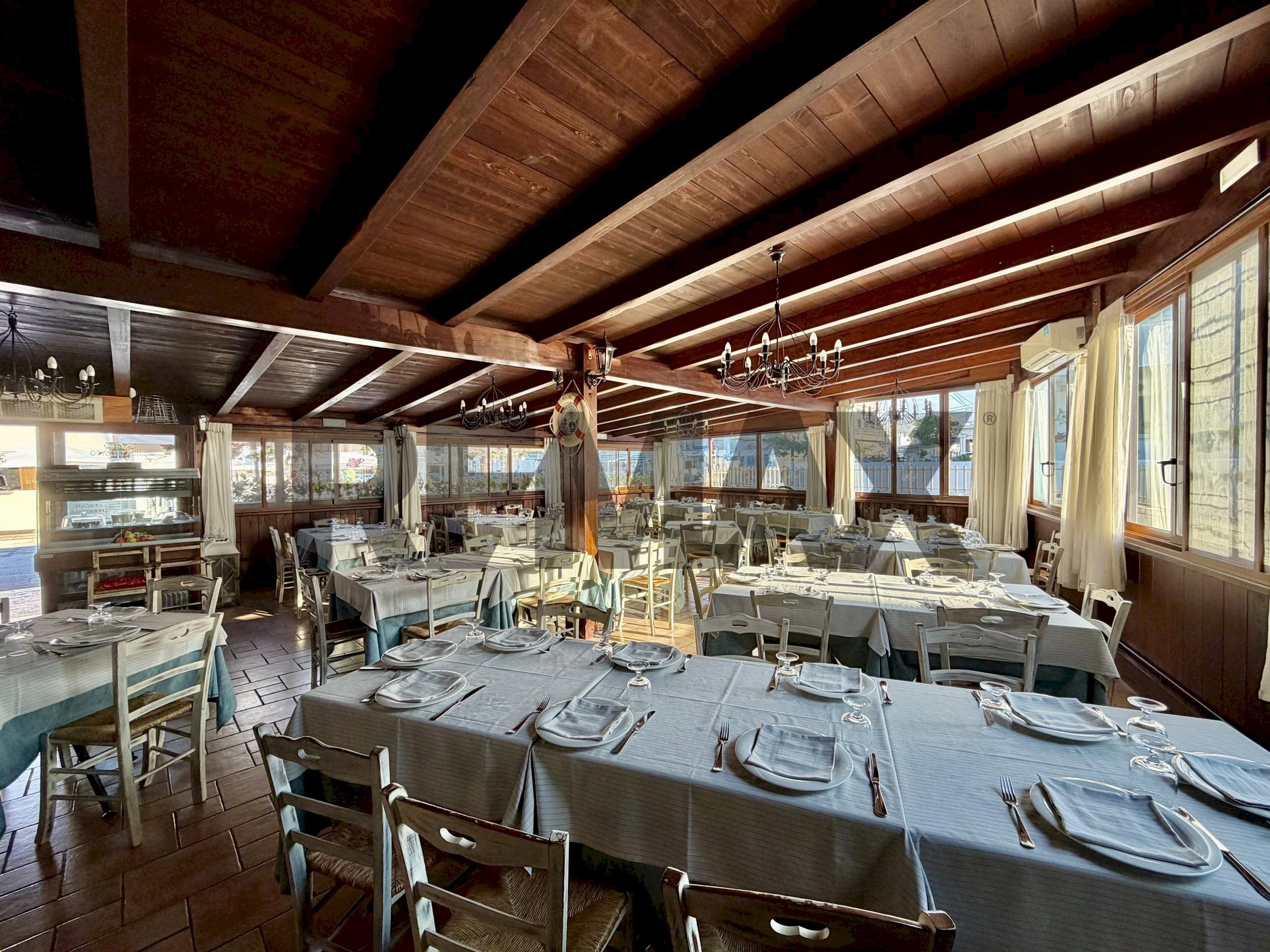 Sala da pranzo - Commercial Premises via della torre
16, Carovigno - photo 2