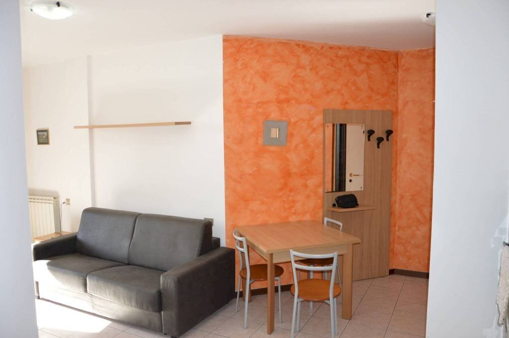 Salone - Appartamento via Alessandro Volta, 20, Cardano al Campo - foto 1