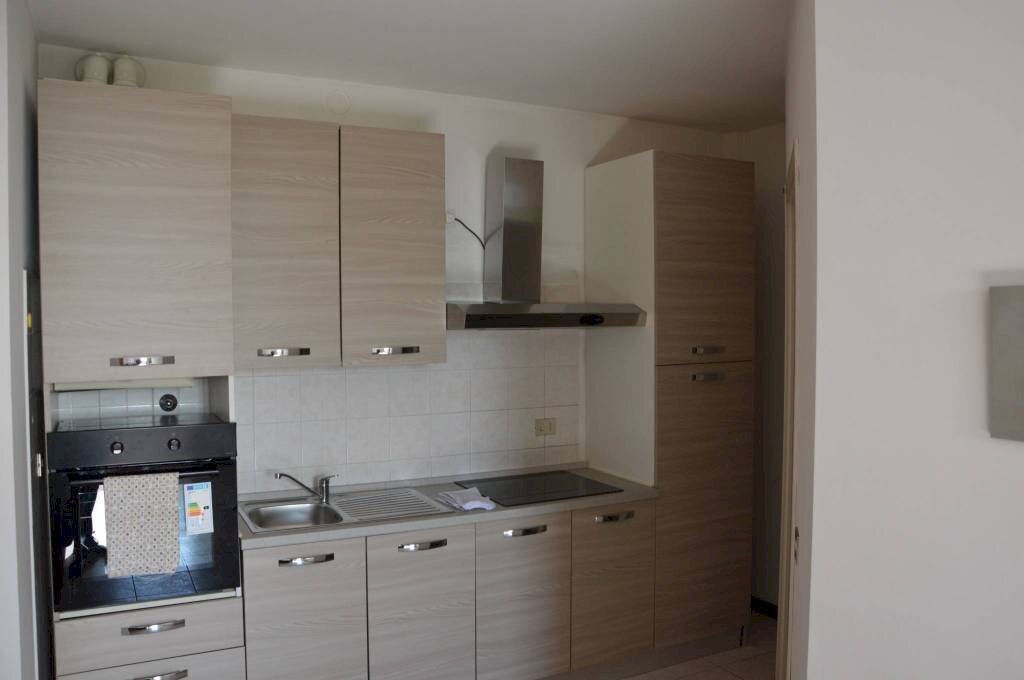 Cucina - Appartamento via Alessandro Volta, 20, Cardano al Campo - foto 2