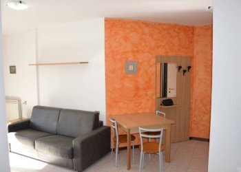 Salone - Appartamento via Alessandro Volta, 20, Cardano al Campo - foto 1