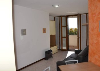 Salone - Appartamento via Alessandro Volta, 20, Cardano al Campo - foto 3