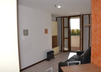 Salone - Appartamento via Alessandro Volta, 20, Cardano al Campo - foto 4