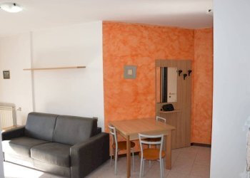 Salone - Appartamento via Alessandro Volta, 20, Cardano al Campo - foto 6