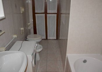 Bagno - Appartamento via Alessandro Volta, 20, Cardano al Campo - foto 8