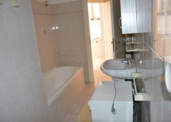 Bagno - Appartamento via Alessandro Volta, 20, Cardano al Campo - foto 9