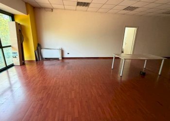 Interno non residenziale - Office strada Statale Ticinese, Borgo Ticino - photo 21