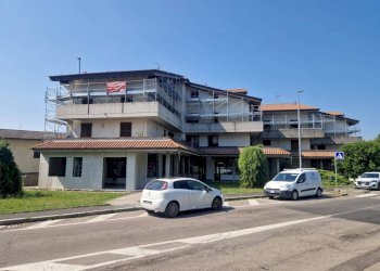 Zona - Negozio via Giovanni XXIII, 1, Daverio - foto 2