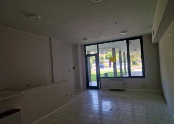Stanza non arredata - Negozio via Giovanni XXIII, 1, Daverio - foto 4