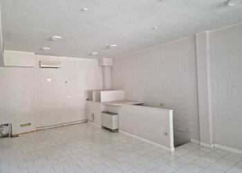 Interno non residenziale - Negozio via Giovanni XXIII, 1, Daverio - foto 5