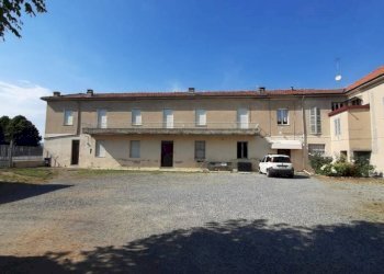 Cortile interno - Rustico Serralunga di Crea - foto 11