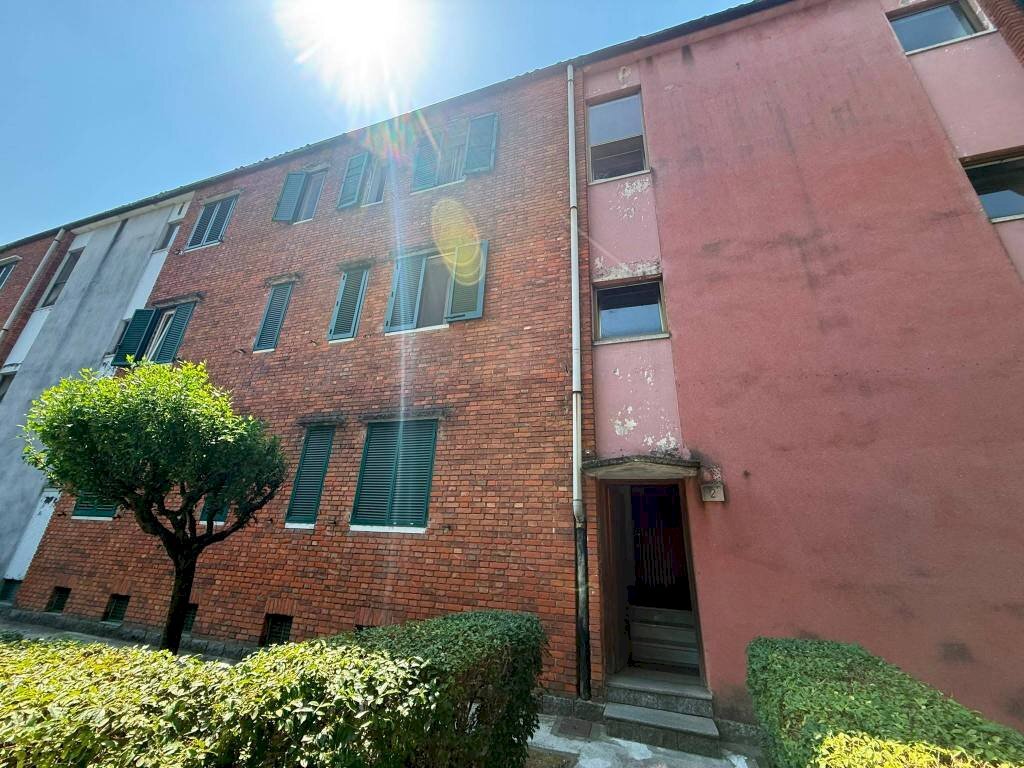 Facciata - Three-room apartment via dei Platani, 2, Torino (neighborhood Falchera) - photo 2