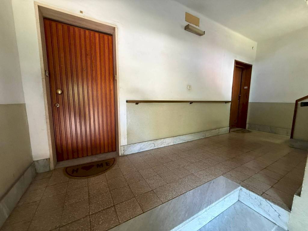 Interno palazzo - Three-room apartment via dei Platani, 2, Torino (neighborhood Falchera) - photo 3