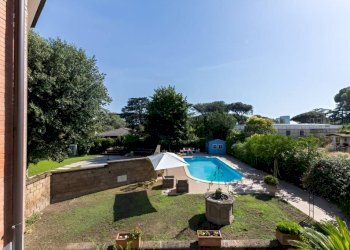 Piscina - Villa via del Tibet, Roma (neighborhood EUR) - photo 7