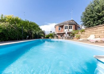Piscina - Villa via del Tibet, Roma (neighborhood EUR) - photo 9