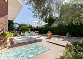 Piscina - Villa via del Tibet, Roma (neighborhood EUR) - photo 10