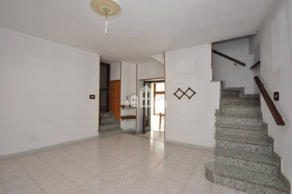 Interno palazzo - Casa indipendente via Cesare Battisti, 5, Cuorgnè - foto 1