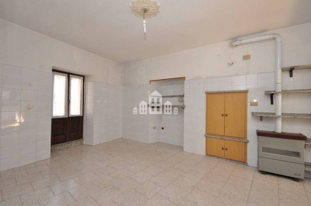 Cucina - Casa indipendente via Cesare Battisti, 5, Cuorgnè - foto 2