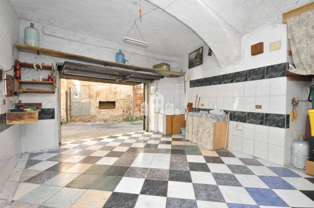 Magazzino - Casa indipendente via Cesare Battisti, 5, Cuorgnè - foto 3