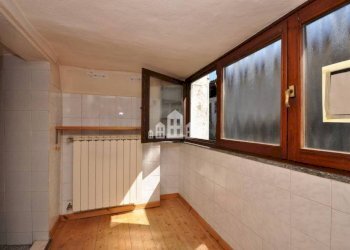 Stanza non arredata - Casa indipendente via Cesare Battisti, 5, Cuorgnè - foto 9