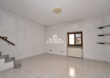 Cucina - Casa indipendente via Cesare Battisti, 5, Cuorgnè - foto 2