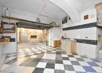 Magazzino - Casa indipendente via Cesare Battisti, 5, Cuorgnè - foto 8