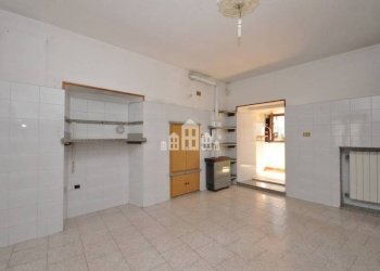 Salone - Casa indipendente via Cesare Battisti, 5, Cuorgnè - foto 9