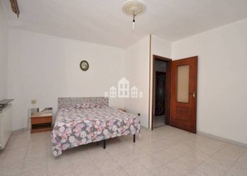 Camera da letto - Casa indipendente via Cesare Battisti, 5, Cuorgnè - foto 15