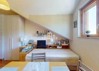 Camera da letto - One-room apartment via Enzo Migliore, 5, Brosso - photo 8