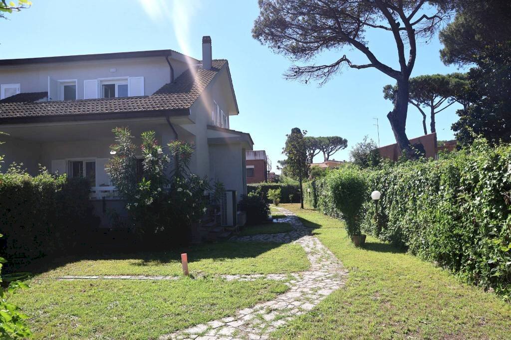 Giardino - Villa via dei Garofani, 6, Anzio - photo 1