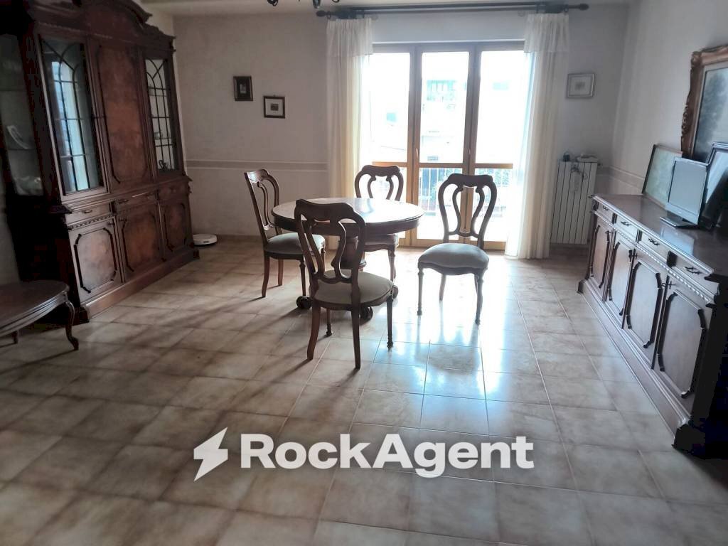Salone - Apartment via Agesidamo, Locri - photo 1