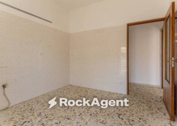 Cucina - Three-room apartment via Taranto, 1, Bari (neighborhood Santo Spirito) - photo 10
