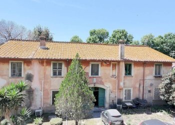 Facciata - Three-room apartment via di Piana Bella, Roma (neighborhood Lido di Ostia) - photo 21