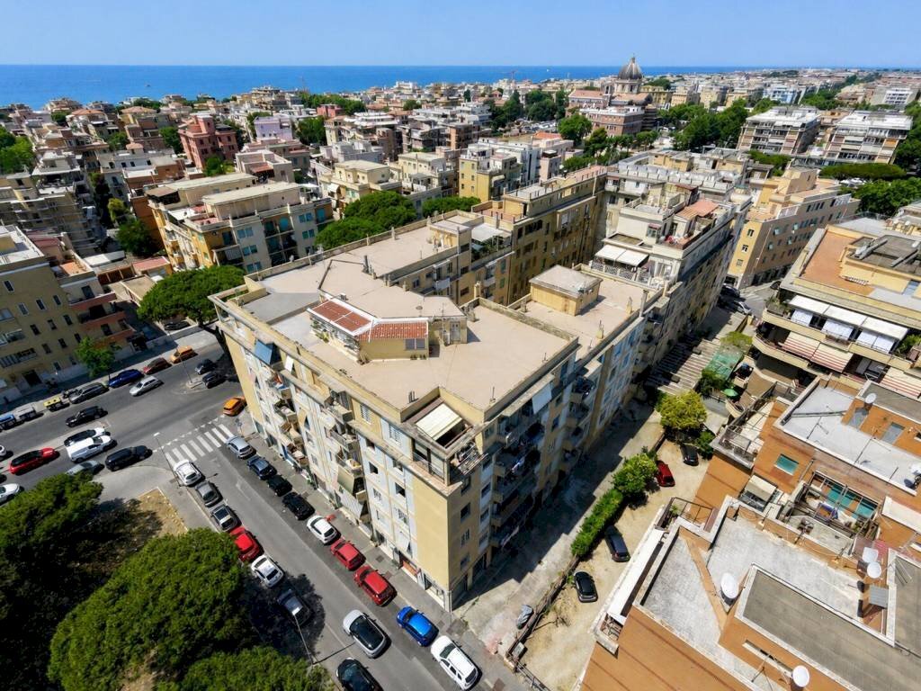 Facciata - Appartamento viale Paolo Orlando, Roma (zona Lido di Ostia) - foto 1