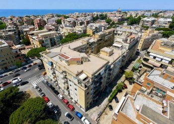 Facciata - Appartamento viale Paolo Orlando, Roma (zona Lido di Ostia) - foto 1
