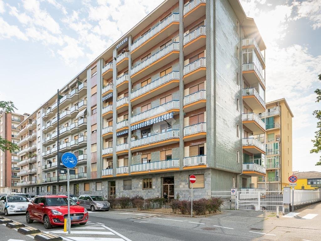 Three-room apartment Via alessandro manzoni, Collegno - photo 1
