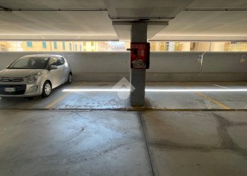 Posto Auto Piazza Borgo Pila, Genova (zona Foce) - foto 3