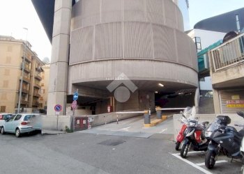 Posto Auto Piazza Borgo Pila, Genova (zona Foce) - foto 10