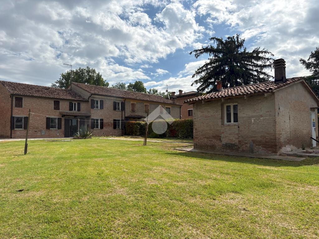 Semi-detached house Via Comacchio, Ferrara (neighborhood Cona) - photo 1