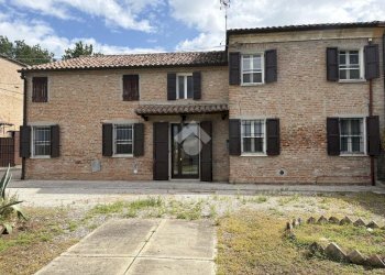 Semi-detached house Via Comacchio, Ferrara (neighborhood Cona) - photo 2