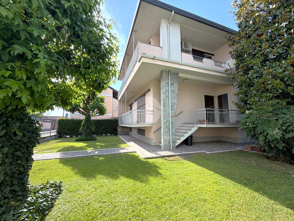 Villa Via Pace, Santo Stefano Ticino - photo 1