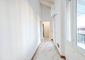 Corridoio - Villa via A. Chaniach, 4, Pogliano Milanese - photo 30
