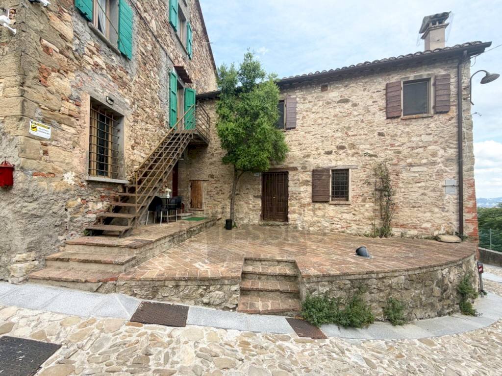 Facciata - Casa indipendente via Rontagnano Cossure, Sogliano al Rubicone - foto 1