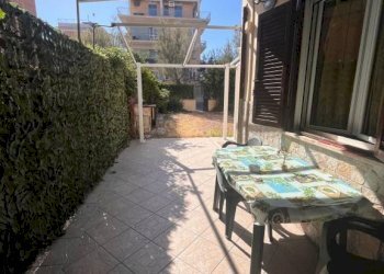 Giardino - Two-room apartment via delle Oceanine, Roma (neighborhood Lido di Ostia) - photo 16