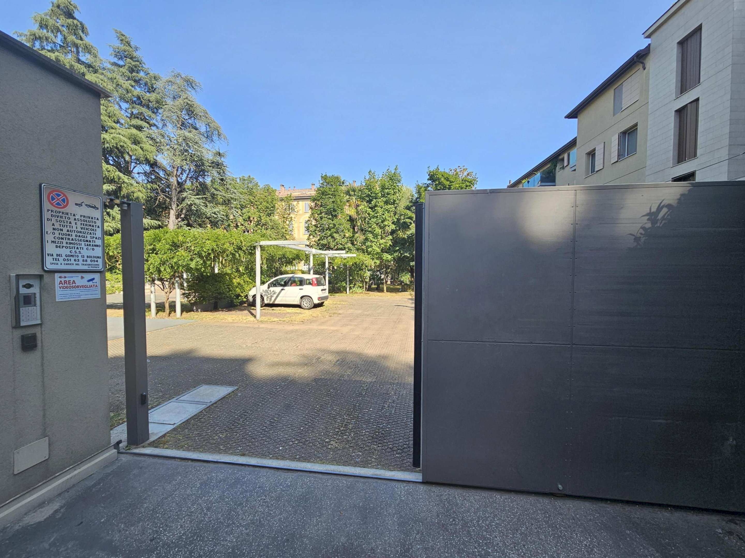 ENTRATA/USCITA - Parking space Via De' Buttieri, SNC, Bologna (neighborhood Santo Stefano) - photo 1