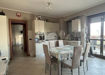Two-room apartment Viale Isonzo, Rozzano - photo 2
