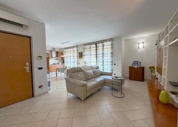 Four-room apartment Via P. Giovanni Paolo II, Santo Stefano Ticino - photo 1